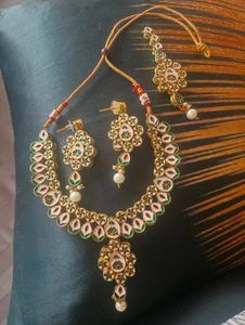 kundan necklace jewellery with maangtika