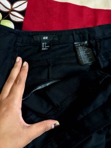 H&M Black mini skirt