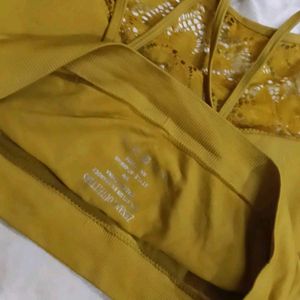 Stylish Yellow Lace Sports Bra