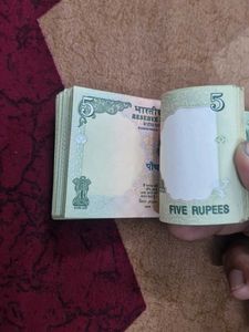 10p pcs Bundle of 5 Rupee Notes