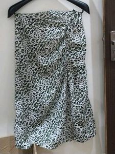 new with tag,animal print skirt
