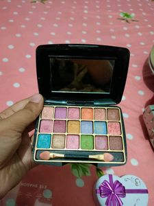 NEWGIRL 18 Color Eyeshadow Palette