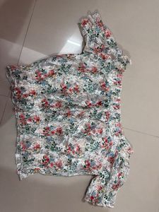 Floral Lace OFF-Shoulder Top