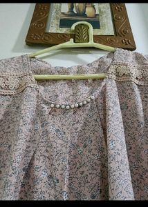 Pretty Floral Print top