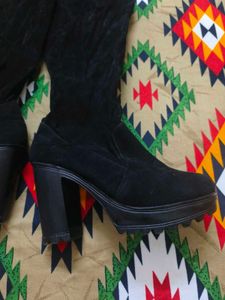 Chic Black Over-the-Knee Boots