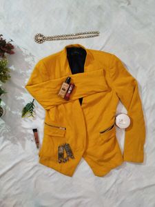 Chic Yellow Blazer with Zipper Accents