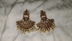 Stunning Gold Maang Tikka &amp; Earrings Set