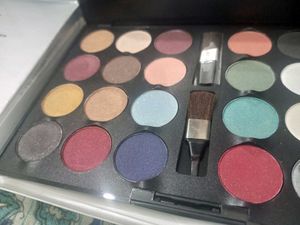 MISS CLAIRE authentic Eyeshadow Palette