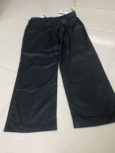 Chic Black Wide-Leg Trousers