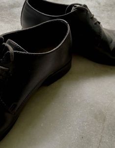 Men’s Classic Black Lace-Up Oxford Shoes