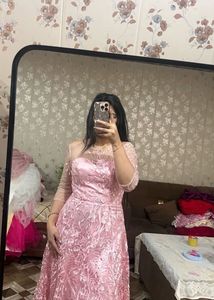 Stunning Pink Embroidered Gown🩷🎀🦋