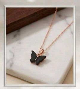 Chic Butterfly Necklace &amp; Earring Set