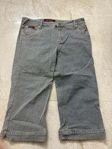 Y2K Trending  Capri Jeans
