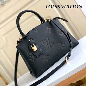 Louis Vuitton Petit Palais handbag in black Monogr