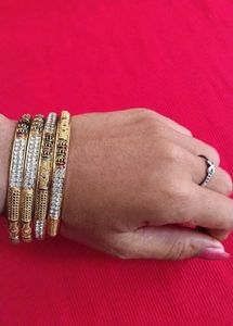 Set of 4 Gold-toned Bangles
