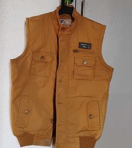 Lightly Padded Sleeveless Jacket