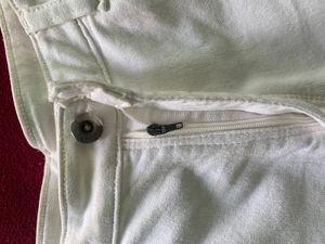 White High-Waist Jeans