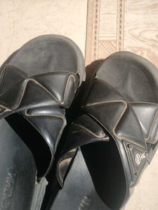 women's Black Stylish Flip-Flops
