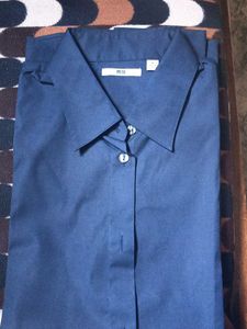 brand new 🆕 Classic  Button-Up Shirt