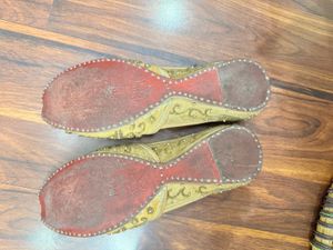 Embellished Ethnic Juttis for Women