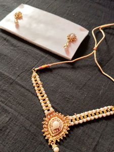 Elegant Pearl &amp; Gold Necklace Set