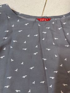 Chic Grey Bird Print Top