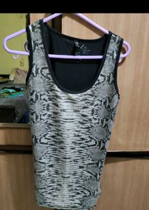 Set of 4 trendy tops