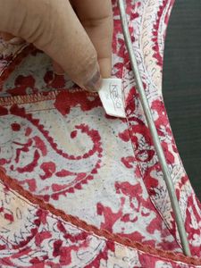 Elegant Red &amp; White Paisley Kurta