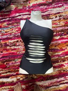 Chic Black Cut-Out One-Shoulder Swimsuit
