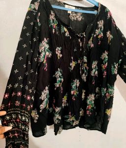 Black Floral Top 🛍️🖤