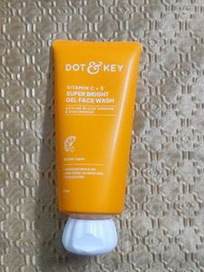 Dot & Key Vitamin C+E Face Wash