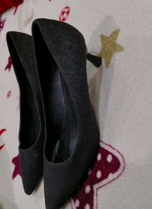 Elegant Black Pointed Heels