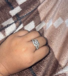Sparkling ED Studded Ring 💍