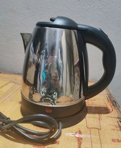 Pigeon Electric Kettle. (1.5 L Black, Silver).