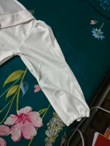 Chic White Ribbed V-Neck Tie Top
