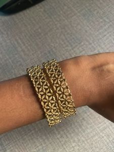 Gold Floral Bangle Set