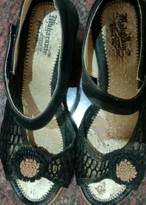 Stylish Black Sandals with Flower Detail