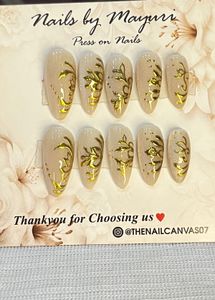 Elegant Gold Floral Press On Nails