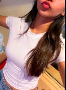 Stylish Fitted White T-Shirt