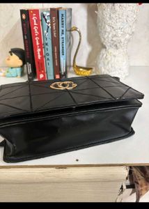Chic Black Quilted Handbag with Chain Strap