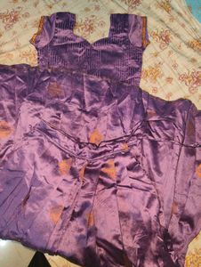 💜 lavender top🪻with Embellished Neckline and ski