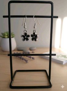 Cute Black Flower Dangle Earrings