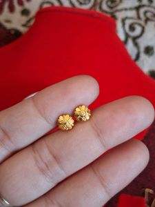 Beautiful Gold Flower Stud Earrings