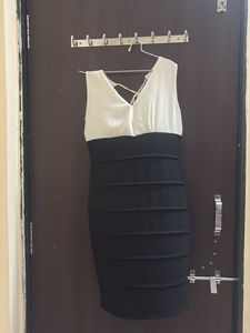 Chic Two-Tone Bodycon Dress