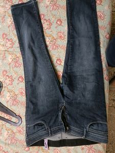 Wrangler Denim Knee Length Jeans/ Capri For Women In 34 Waist