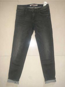 🖤 ZARA CORE TRF Black Denim — Rare Cool-Girl Find