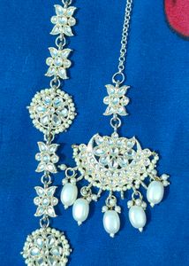 Elegant Maang Tikka with Pearls