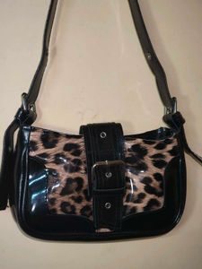 Chic Leopard Print Shoulder Bag
