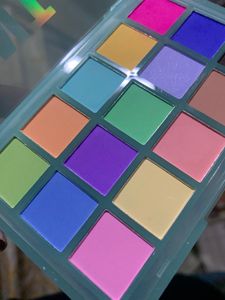 Ucanbe Eyeshadow Palette