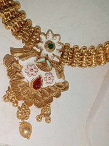 Elegant Gold Necklace and Earrings Set
